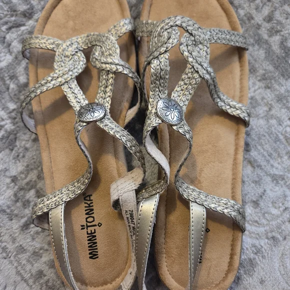Minnetonka Women's Braided Sandals -Gold - Picture 4 of 4